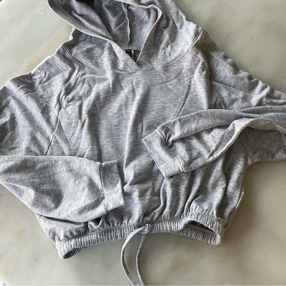 Onzie Cropped Gray Hoodie Sweatshirt size S/M